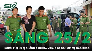 Sáng 25/2: Xót xa hình ảnh người phụ nữ bị chồng đánh dã man, mặc cho các con ôm mẹ gào khóc van xin