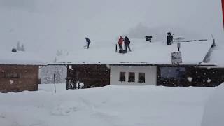 Vorarlberg: Lech versinkt im Schnee