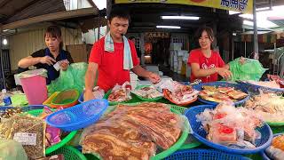 這位大姐一直跟中皇哥鬥嘴 中皇哥還大叫 闆娘直接翻白眼 興達港王中皇 泰國美魔女 興達港謝忻 高雄興達港 海鮮叫賣 叫賣哥