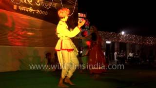 Rajasthani dancers entertain tourists at Nagaur festival