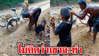 คุณตากับหลาน ใช้เวลาว่างพากันปั่นจักรยานเก็บดินข้างทาง