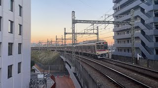 京王7000系7721F・京王9000系9701F聖蹟桜ヶ丘駅すれ違い