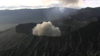 Mount Bromo volcano explosive eruption accompanied by powerful shockwave (1/2)