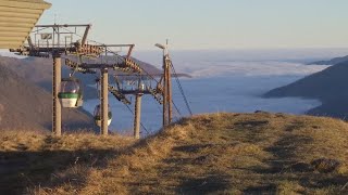 Pyrénées : en l'absence de neige, des stations de ski tournent au ralenti