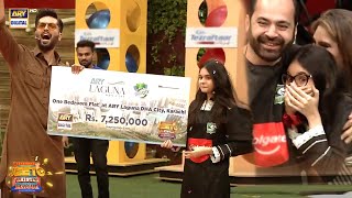 What a Special Moment for the Lucky Family ❤️😍 Winner of the #ARYLagunaDHACityKhi flat of Rs.7.2M
