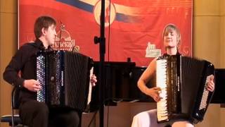 'Una Sinistra' accordion duo. \