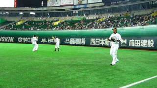 試合前守備練習松田宣浩弘選手のキャッチボール.MOV