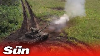 Russian T-80 tanks 'destroy Ukrainian command post on the frontlines'