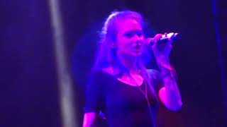 Grimes - Be A Body (FYF Fest, USA, 2014)