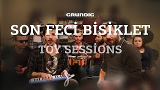 Son Feci Bisiklet - Feel Good Inc. [Gorillaz Cover] / #akustikhane Toy Sessions