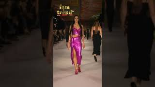 Versace spring summer 2022 collection is reveal by dualipa now.वर्साचे स्प्रिंग समर 2022 कलेक्शन.