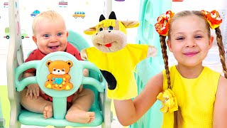 Diana y Roma juegan con Baby Oliver | Los mejores videos con el hermano pequeño