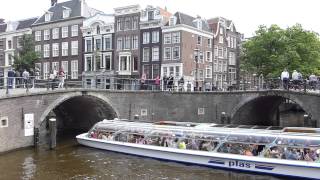 Rondvaartboten op de gracht