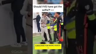 Should VVD have got the selfie?! 👀