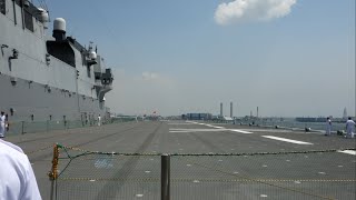 空母の格納庫から飛行甲板へエレベーターで登る(護衛艦いずも)