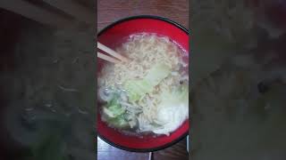 今日のおじさんのモーニング🌄🍴は❓🤔やはりインスタントラーメン🍜🍥😅でトップバリュさんのしおラーメン🍜🍥で御座います🙇😋🤩