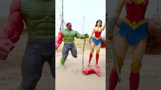 Wonder Woman  tests Red Hulk  leg   Marvel Toys