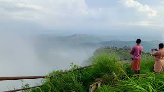 Heaven on earth Palakkayam Thattu , Naduvil, Kannur Kerala. പാലക്കയം തട്ട് കോടമഞ്ഞിൽ മൂടിയ കാഴ്ച•