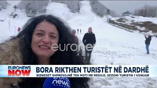 Bora rikthen turistët në Dardhë, bizneset shpresojnë tek moti me reshje, sezoni turistik i vonuar