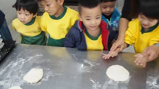 貞德幼兒園107年11月美德中班戶外教學 製作PIZZA男生組 1