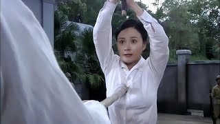 ⚔️ 日本第一女武士鄙視中國功夫，怎麼下秒就被美女用竹竿打敗#中国电视剧 | MMA丨Kung Fu | 抗日