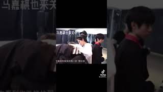 因为动作做不好 被老师打的刘耀文