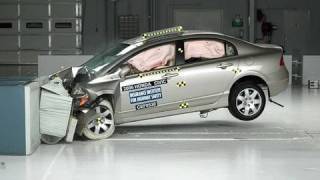 2006 Honda Civic 4-door moderate overlap IIHS crash test