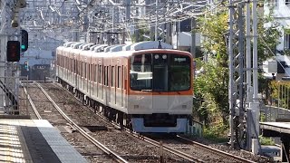 通過する9300系9501F直通特急と1000系1213F特急 西灘駅