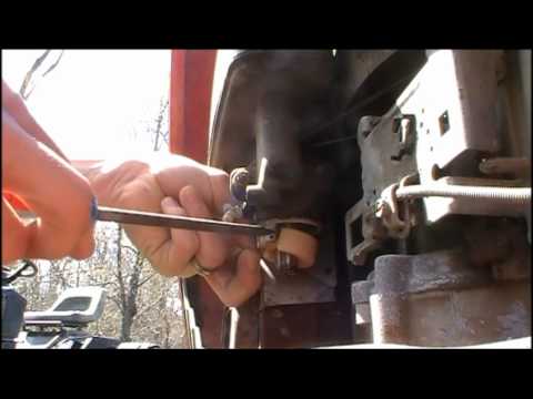 How to: Clean a Carburetor (Small engine) How to: Clean a Carburetor (Small engine)