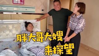 母乳困难户小夕，只能委屈二宝喝奶粉了，胖大哥得知后带着大嫂前来看望！【小夕生活日记】