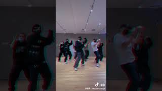 YaoChen dancing to 'Pirate' by EVERGLOW | 姚琛抖音 211222