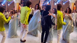 Ananya Panday Dancing at Saat Samundar Paar with Chunky Panday & Ahan Panday at Alana's Wedding