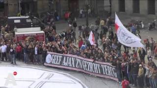 Honderden bij protestmars voor oude Ajax-logo