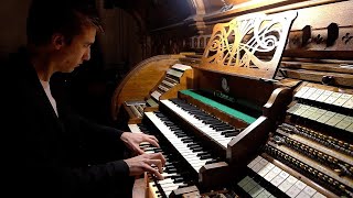 'Carol of the Bells' played on a huge Pipe Organ (Amazing Sound!) - Paul Fey at St. Thomas Church