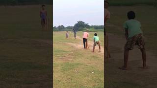 Dekhta kahi or hai r fekta kahi or hai funny  video part -1 🏏😂#funny #cricket #shorts #shortfeed