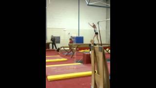 Training turnen - Ezra jeugd 1 arabier twistsalto afsprong balk