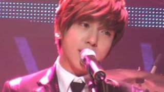 [Fancam] 2010.01.14 C.N. Blue Debut Showcase -  Love revolution (YongHwa focus)