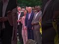 Biden é filmado 'paralisado' durante evento na Casa Branca #shorts