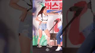 [4K] 170827 드림캐쳐 수아 직캠 (DREAMCATCHER SU-A) -'Chase Me' (Fancam) By JJaGa !홍대라이브 버스킹데이 @홍대 걷고싶은거리