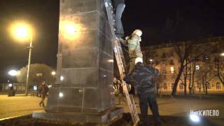 Activists dismantle monuments to Soviet communist leaders in Kharkiv