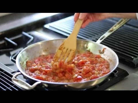 How to Make Marinara Sauce With Fresh Tomatoes : Italian Cuisine How to Make Marinara Sauce With Fresh Tomatoes : Italian Cuisine