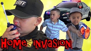 COPS AND ROBBERS - HOME INVASION ALARM - POLICE CHASE !!! COP KIDS PATROL