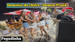 Pegadinha: Melhores reações do demônio 👿 de chifre - Demon Prank Scaring people in Rio de Janeiro