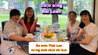 Eating Thai food to celebrate my friend's birthday | Taiwan Life @thaophuongcuocsongDaiLoan