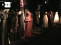 Cien creaciones reconstruyen la historia de la moda del siglo XX .