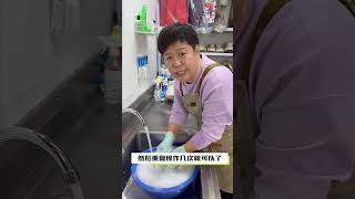 牙膏除霉，衣服鞋子有霉斑的，你家的牙膏就能轻松去除，快来试试红姐的这个小妙招吧！牙膏 霉斑 小妙招大作用 清洗 洗鞋