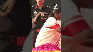 President Droupadi Murmu pays floral tribute to Mahatma Gandhi, Lal Bahadur Shastri