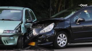 Veel schade en verkeersoverlast na aanrijding op Rijnlaan in Zwolle