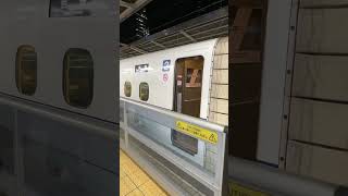 新幹線回送電車ホームドアクローズ