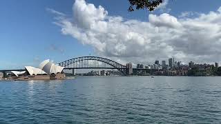 【悉尼旅游景点之八】Mrs Macquarie Point 摄影景点。这个景点是一个最佳的拍摄悉尼大桥，悉尼歌剧院，悉尼海港和部分城市景象。HUMBL